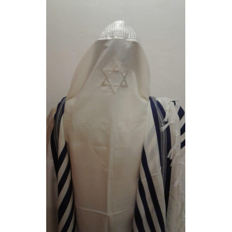רקמה מגן דוד על גב הטלית