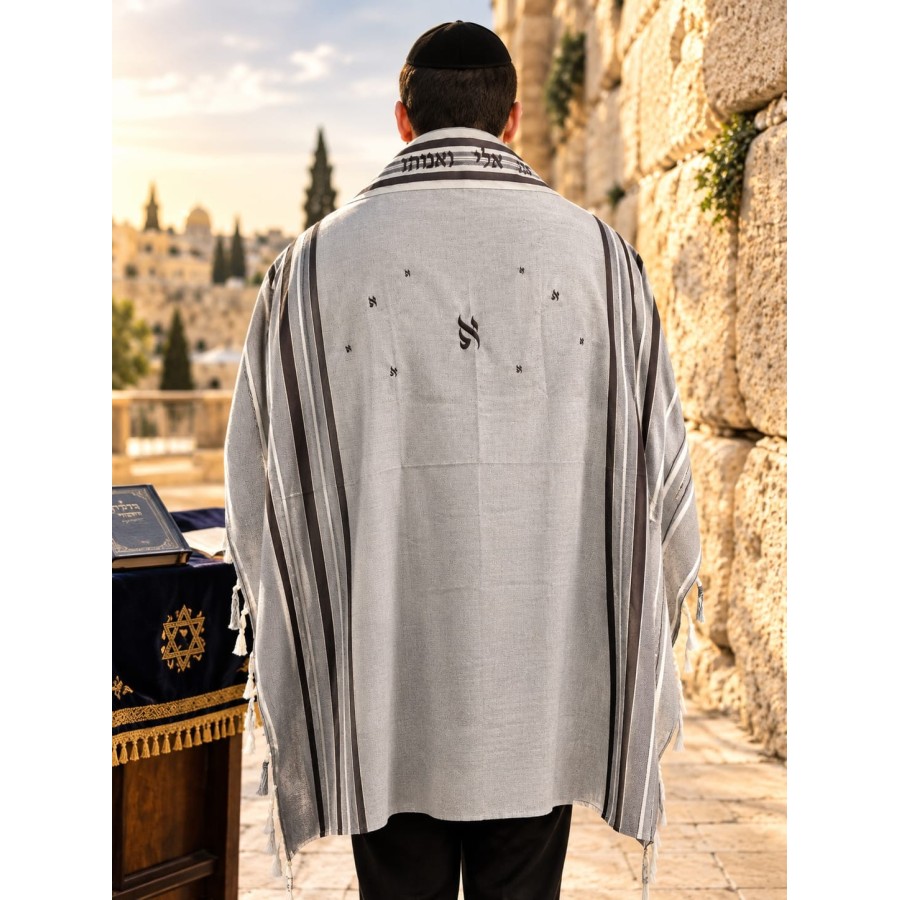 טלית חום עם אלף